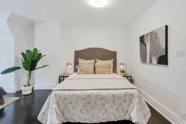 Additional property image - 303 Crawford St