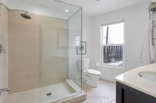 Additional property image - 303 Crawford St