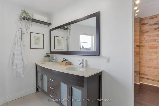 Additional property image - 303 Crawford St
