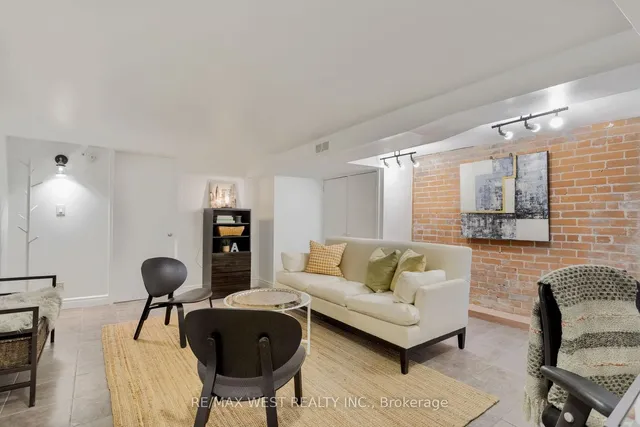 Additional property image - 303 Crawford St