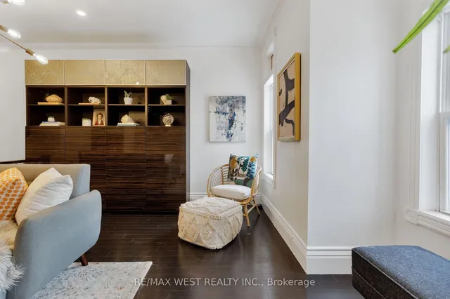 Additional property image - 303 Crawford St