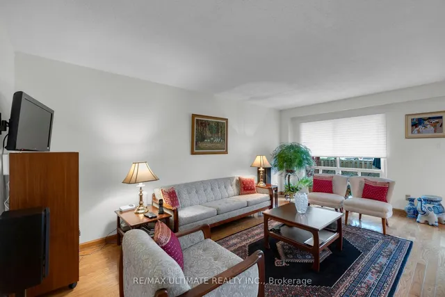 Additional property image - 32 Farm Green Way