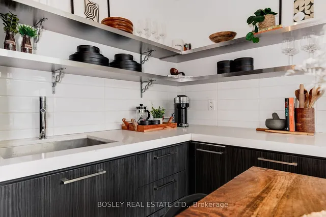 Additional property image - 560 King St Unit 713