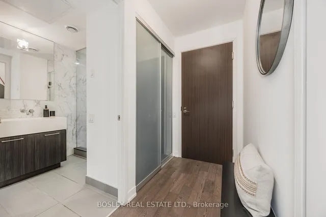 Additional property image - 560 King St Unit 713