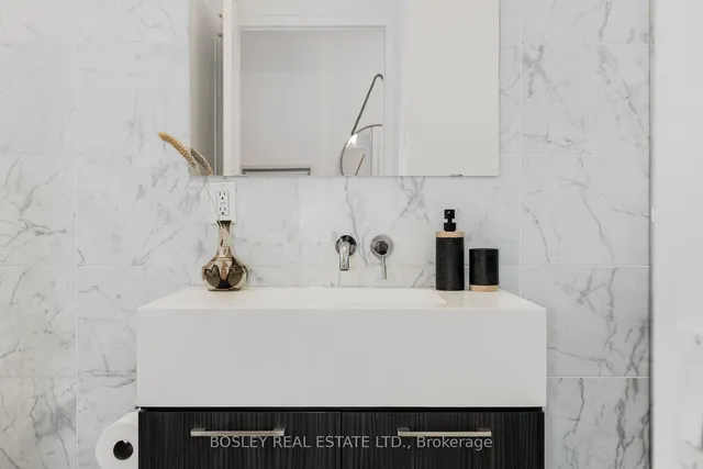 Additional property image - 560 King St Unit 713