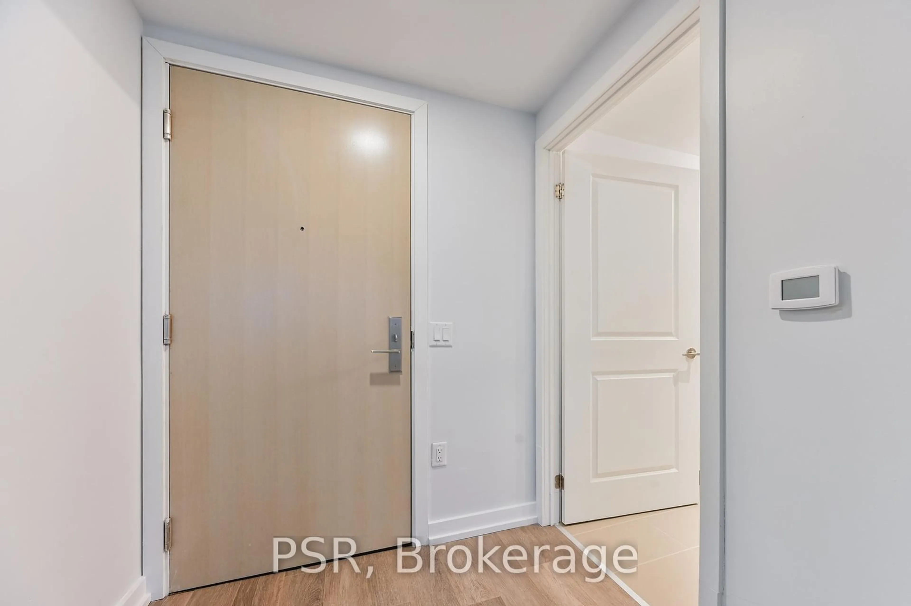 Indoor entryway for 395 Bloor St #4409, Toronto Ontario M4W 0B4