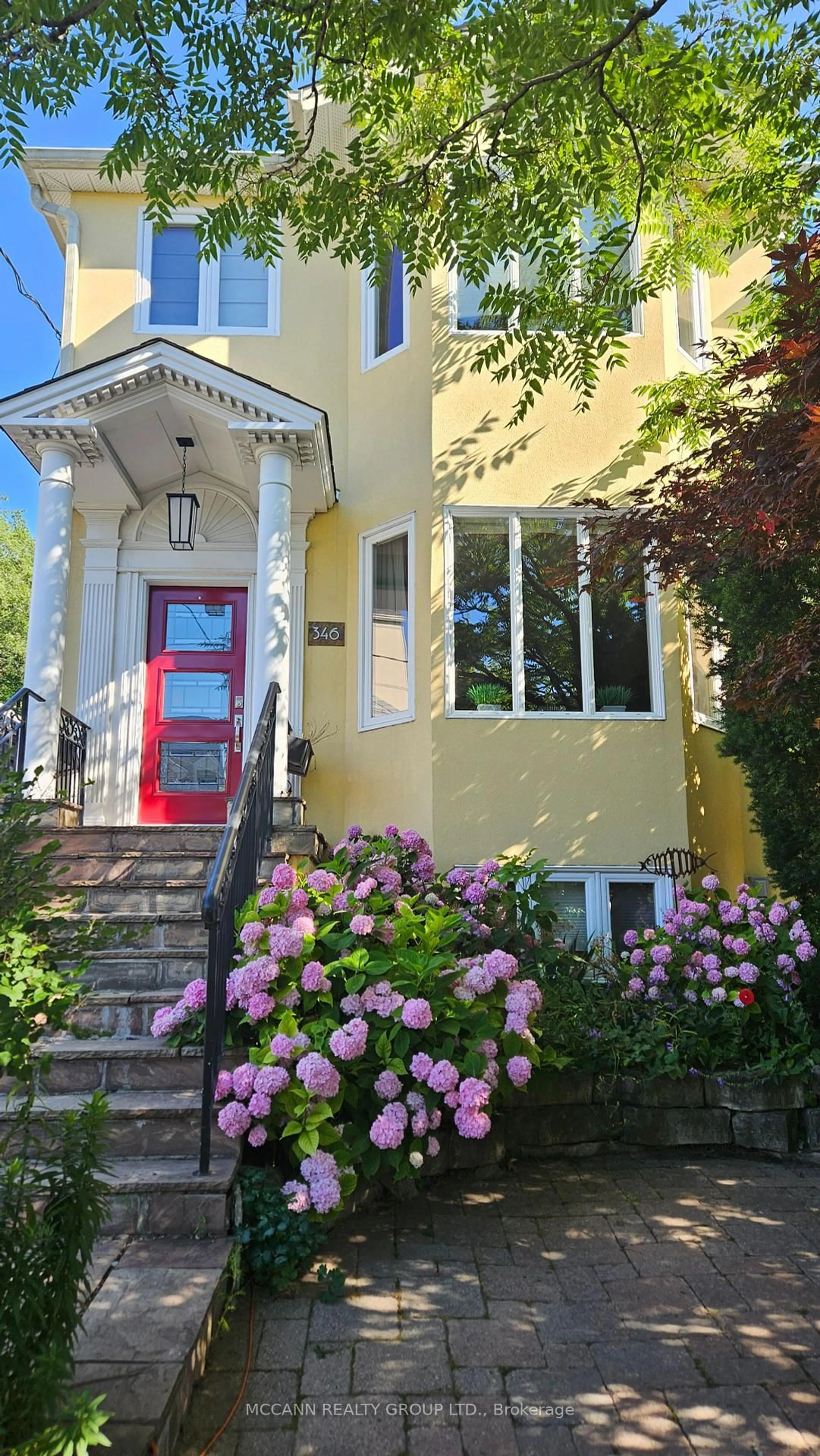 Indoor entryway for 346 Fairlawn Ave, Toronto Ontario M5M 1T6