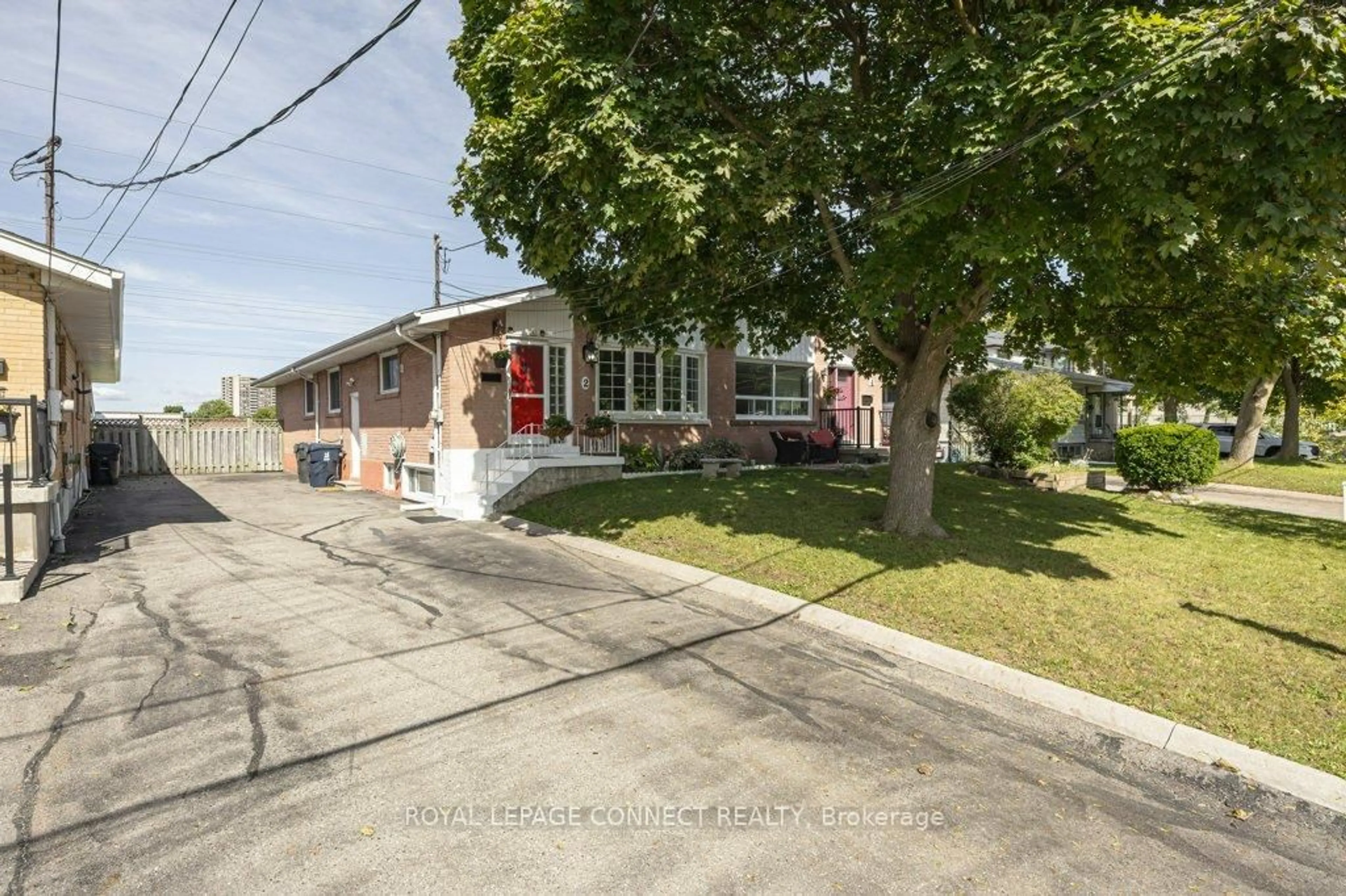 A pic from outside/outdoor area/front of a property/back of a property/a pic from drone, street for 2 Ailsa Craig Crt, Toronto Ontario M2R 2B8