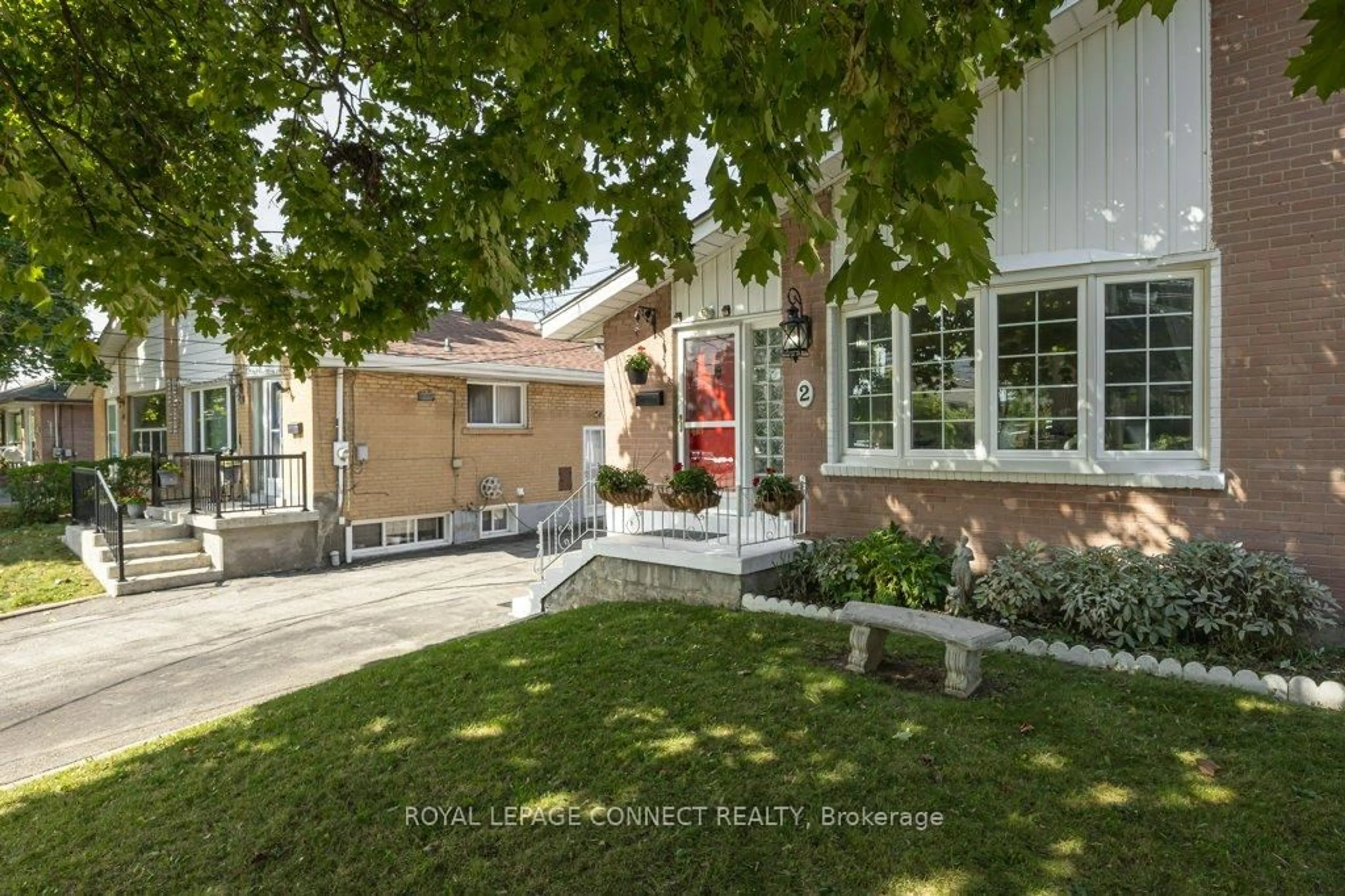 Patio, street for 2 Ailsa Craig Crt, Toronto Ontario M2R 2B8