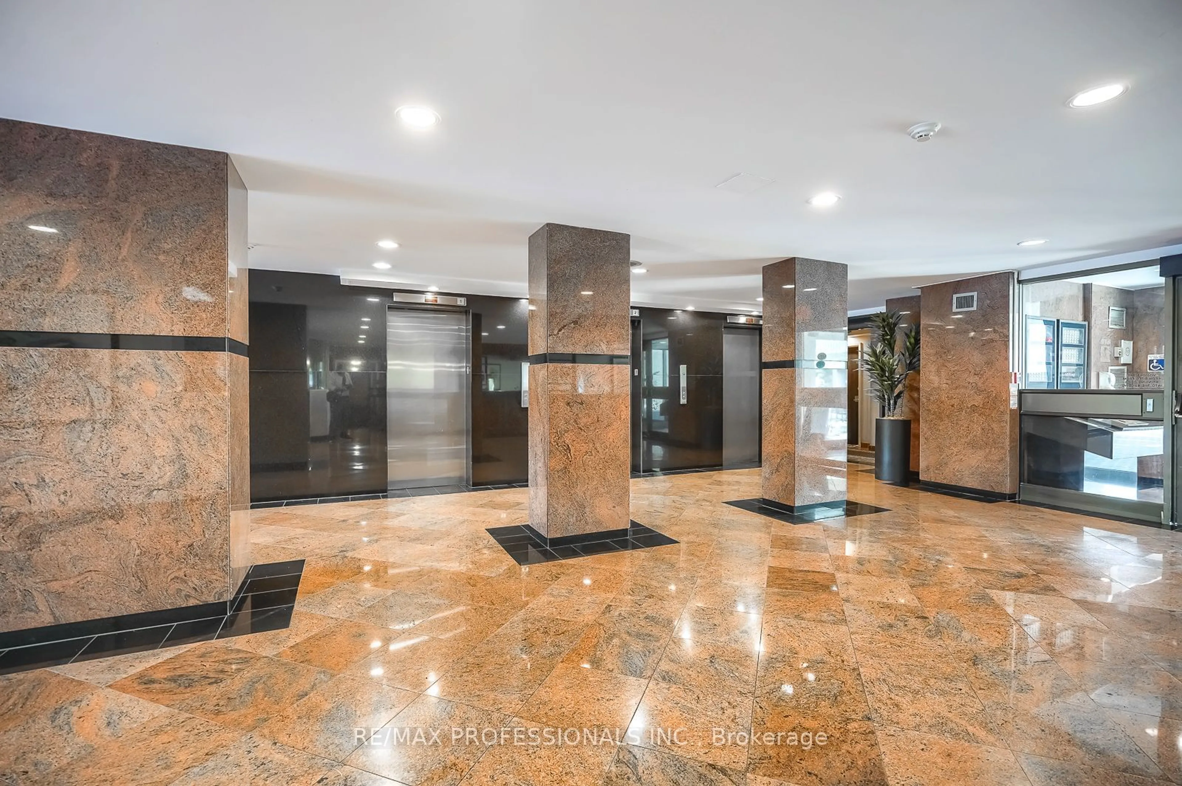 Lobby for 3000 Bathurst St #1205, Toronto Ontario M6B 3B4