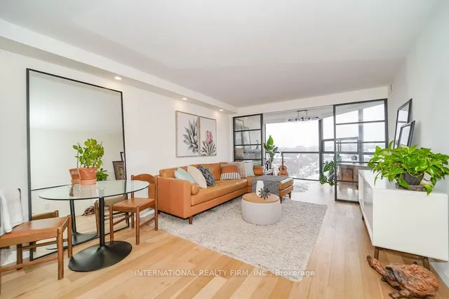 Additional property image - 725 King St Unit 811