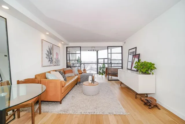 Additional property image - 725 King St Unit 811
