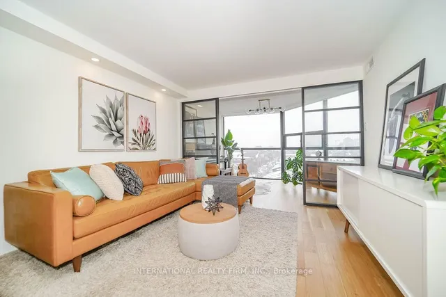 Additional property image - 725 King St Unit 811