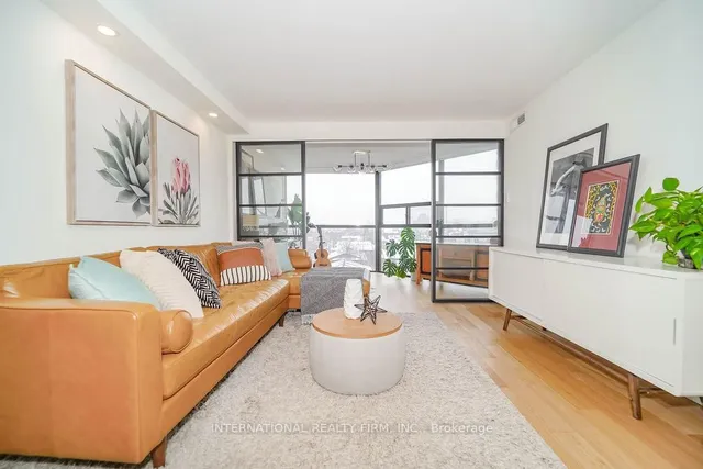 Additional property image - 725 King St Unit 811