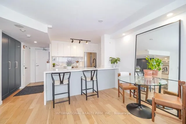 Additional property image - 725 King St Unit 811