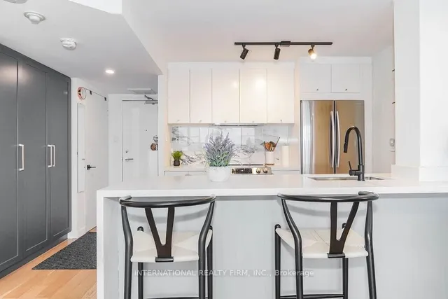 Additional property image - 725 King St Unit 811