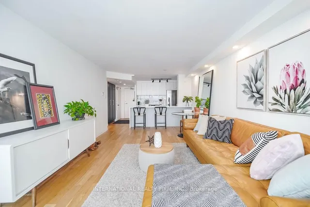 Additional property image - 725 King St Unit 811