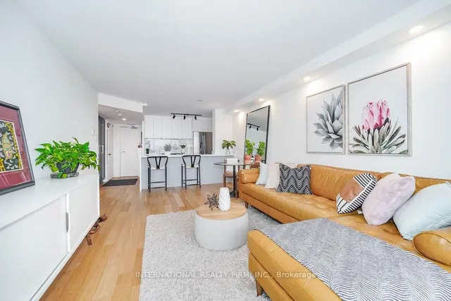 Additional property image - 725 King St Unit 811