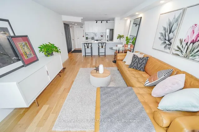 Additional property image - 725 King St Unit 811