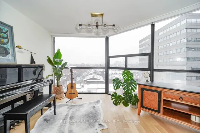 Additional property image - 725 King St Unit 811