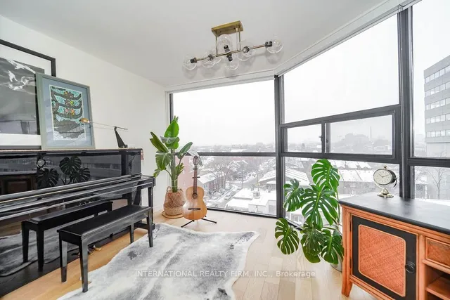 Additional property image - 725 King St Unit 811