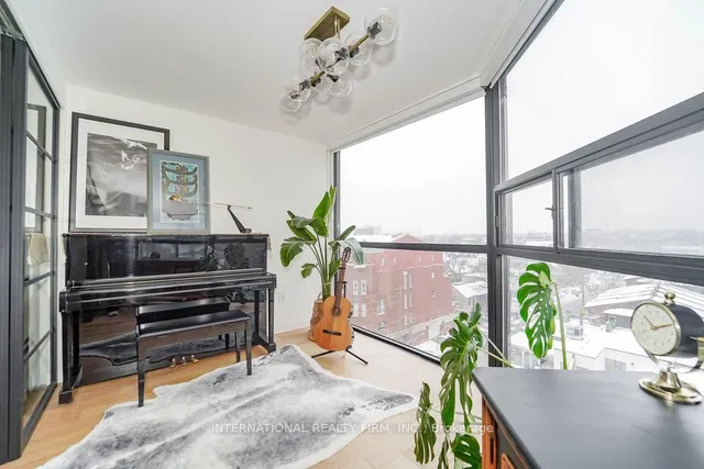 Additional property image - 725 King St Unit 811