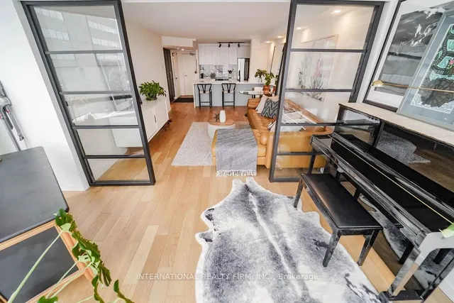 Additional property image - 725 King St Unit 811
