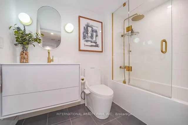 Additional property image - 725 King St Unit 811