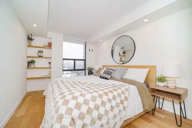 Additional property image - 725 King St Unit 811