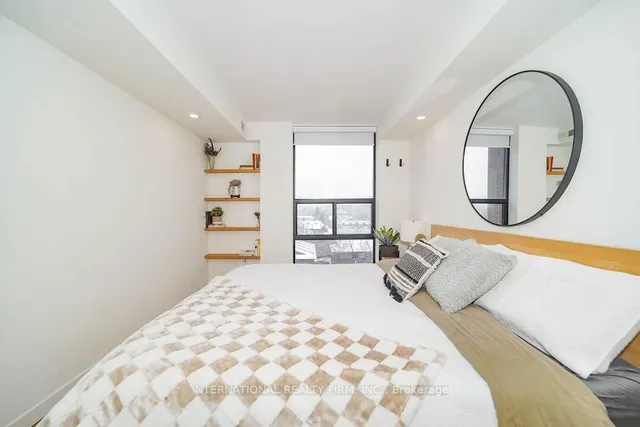 Additional property image - 725 King St Unit 811