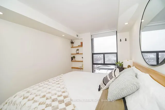Additional property image - 725 King St Unit 811