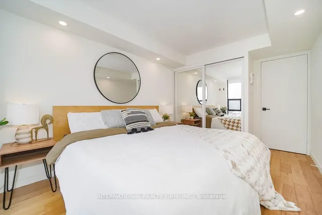 Additional property image - 725 King St Unit 811