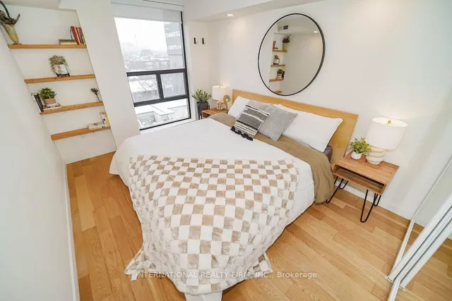 Additional property image - 725 King St Unit 811