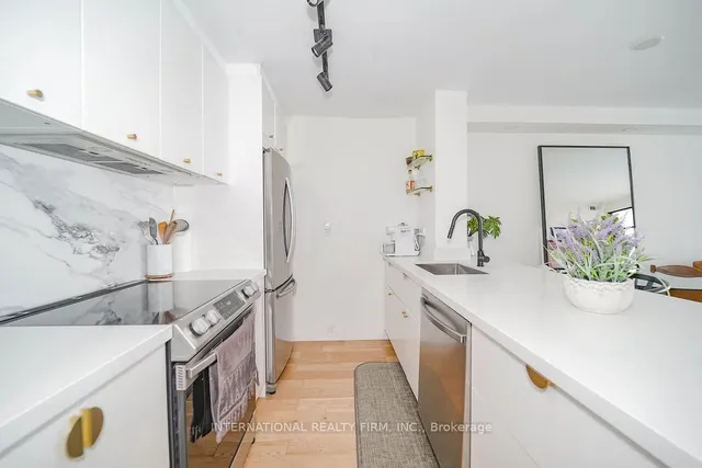 Additional property image - 725 King St Unit 811
