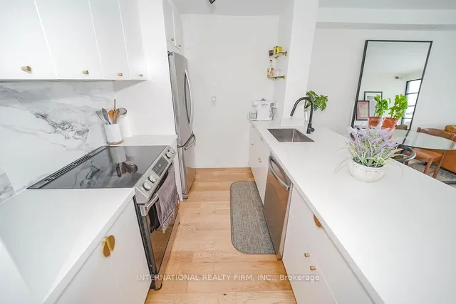 Additional property image - 725 King St Unit 811