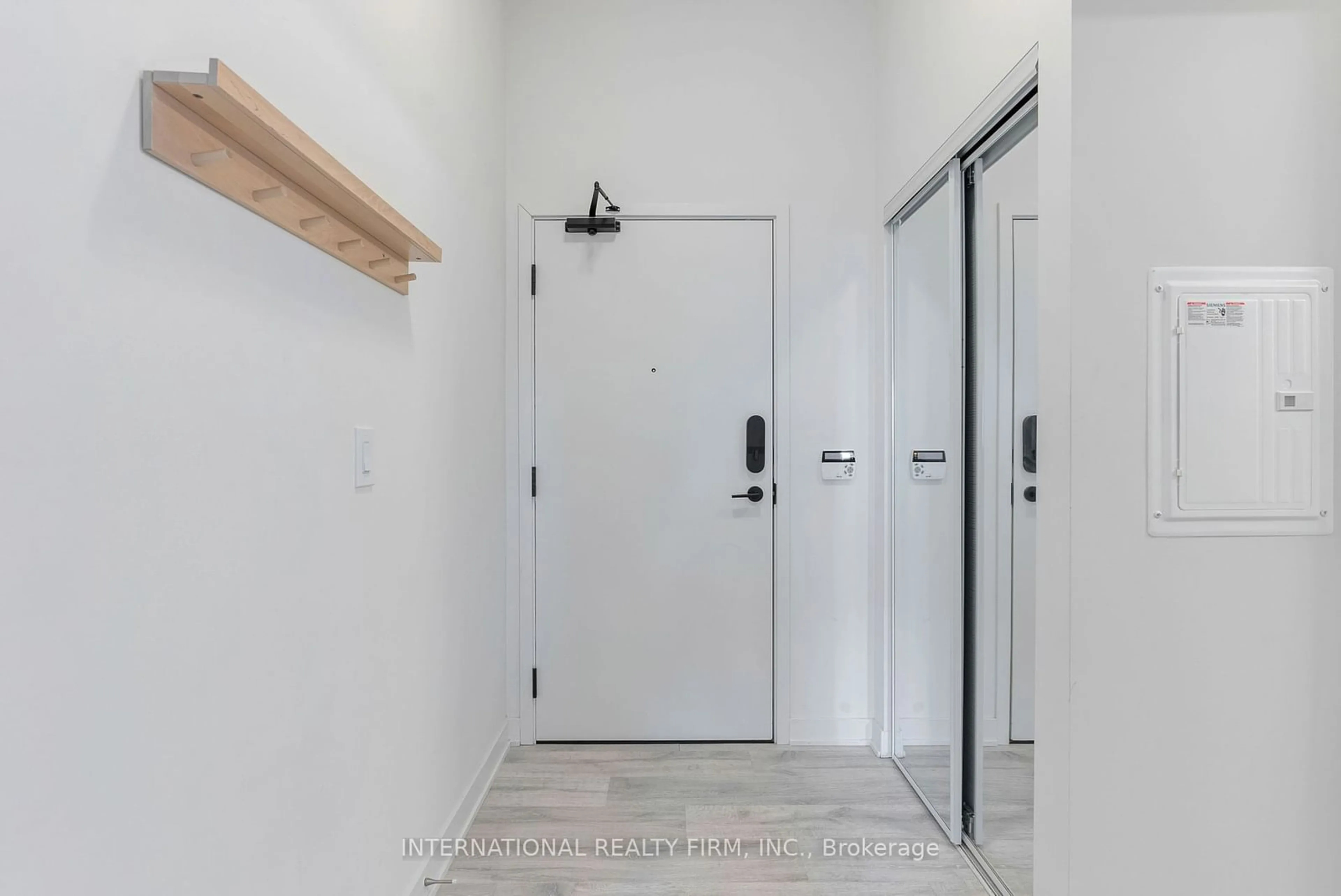 Indoor entryway for 121 Lower Sherbourne St #1122, Toronto Ontario M5A 0W8