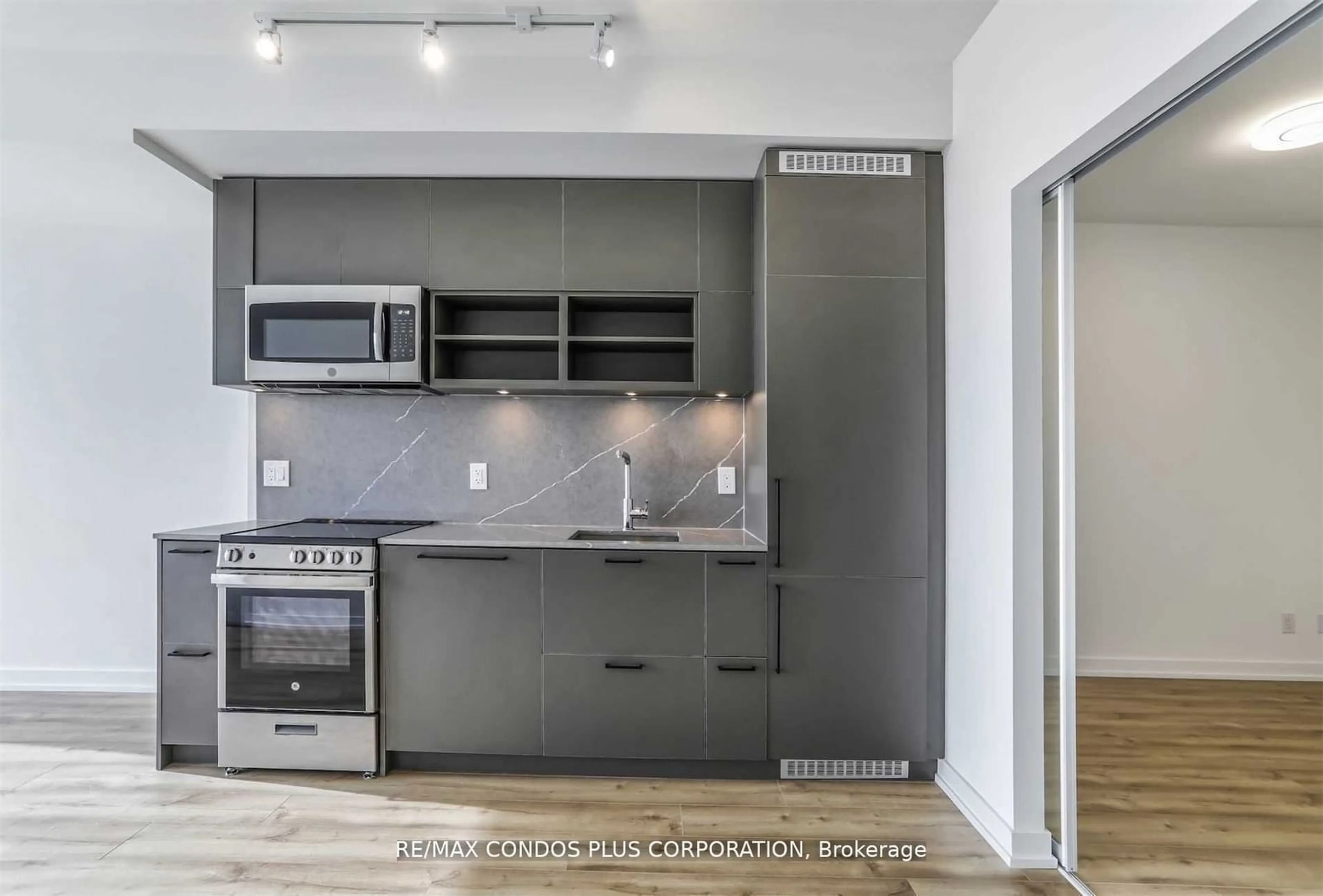 Standard kitchen, unknown for 135 East Liberty St #1402, Toronto Ontario M6K 3P6