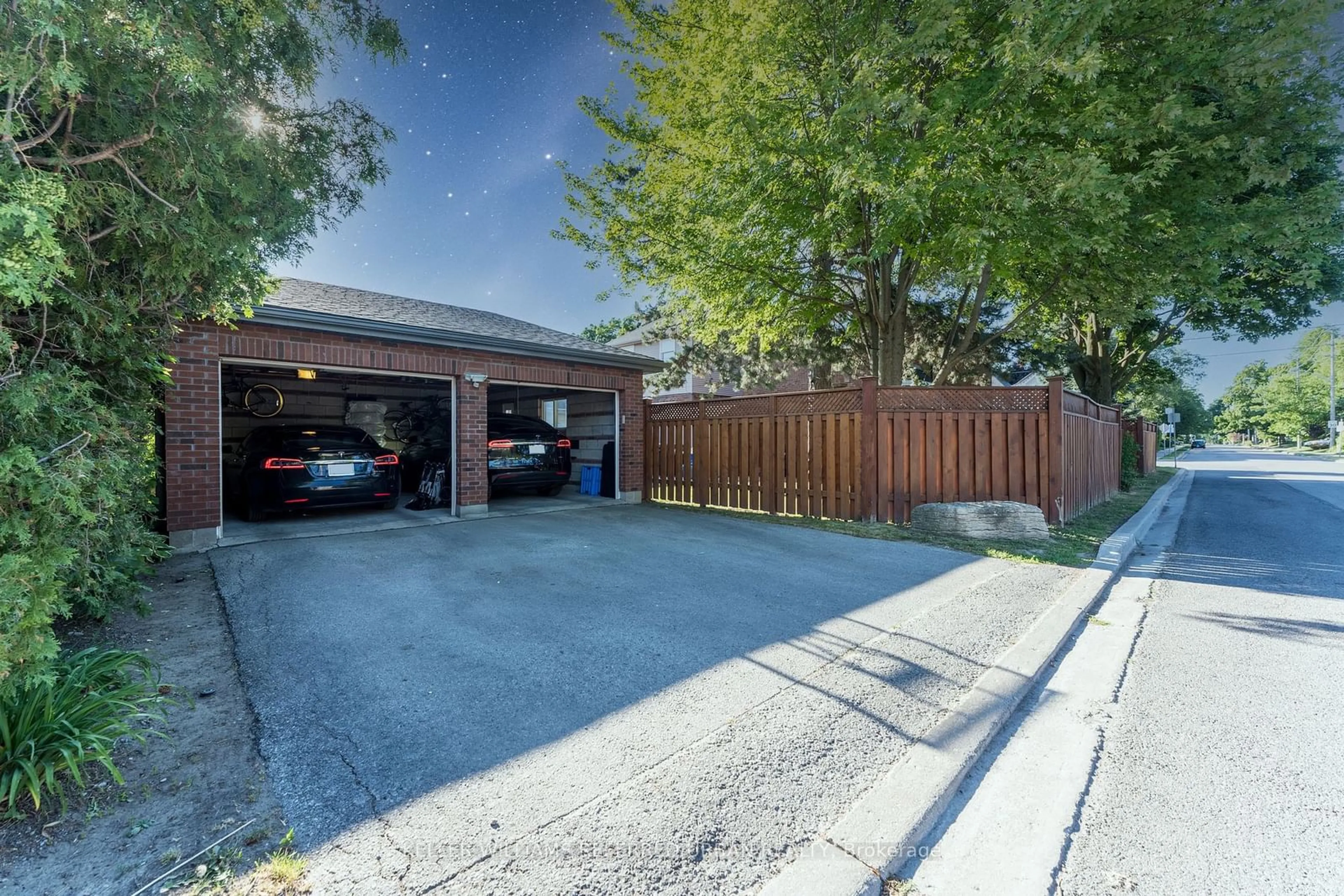 A pic from outside/outdoor area/front of a property/back of a property/a pic from drone, street for 96 Glenvale Blvd, Toronto Ontario M4G 2V9