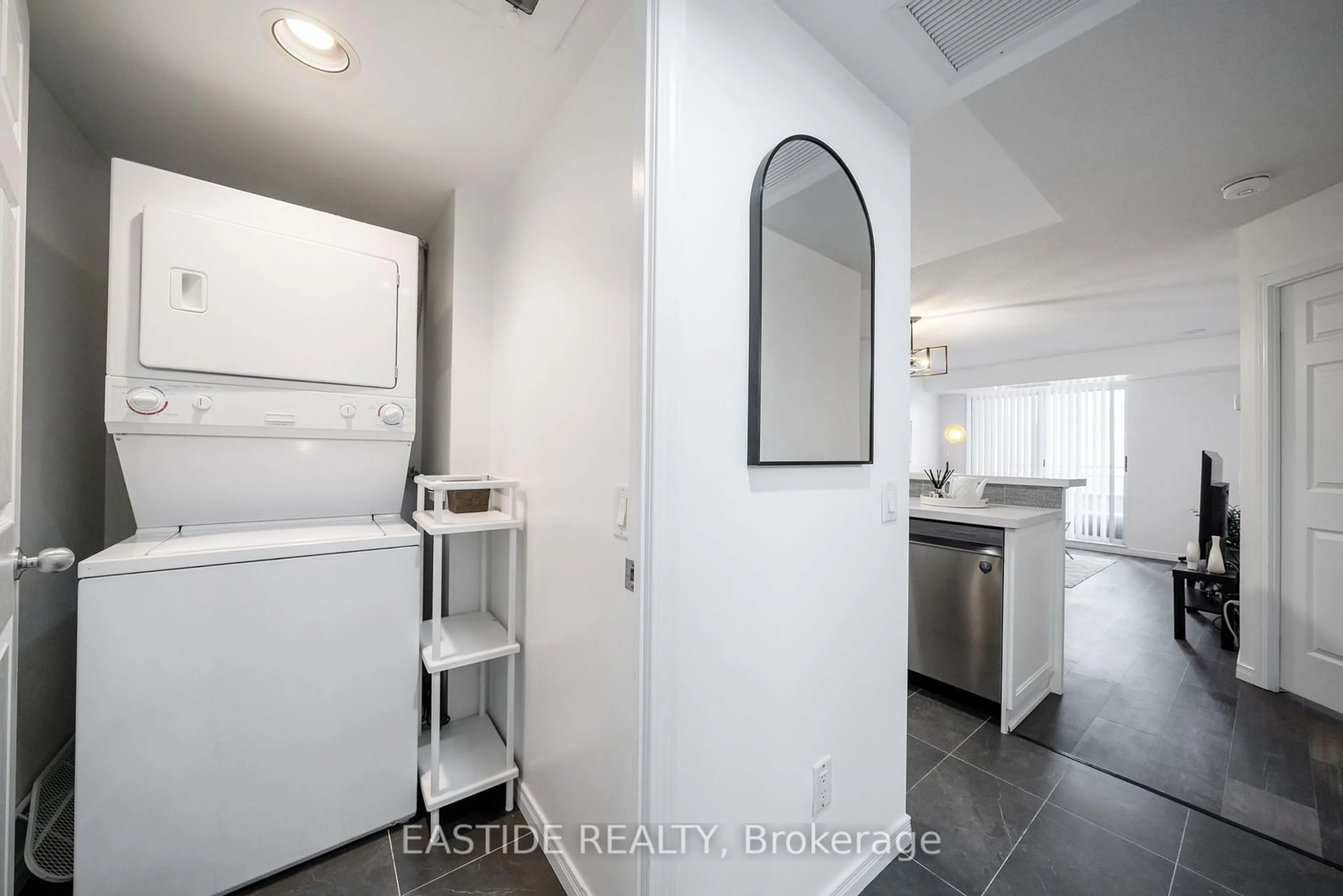 Laundry room for 155 Beecroft Rd #2912, Toronto Ontario M2N 7C6