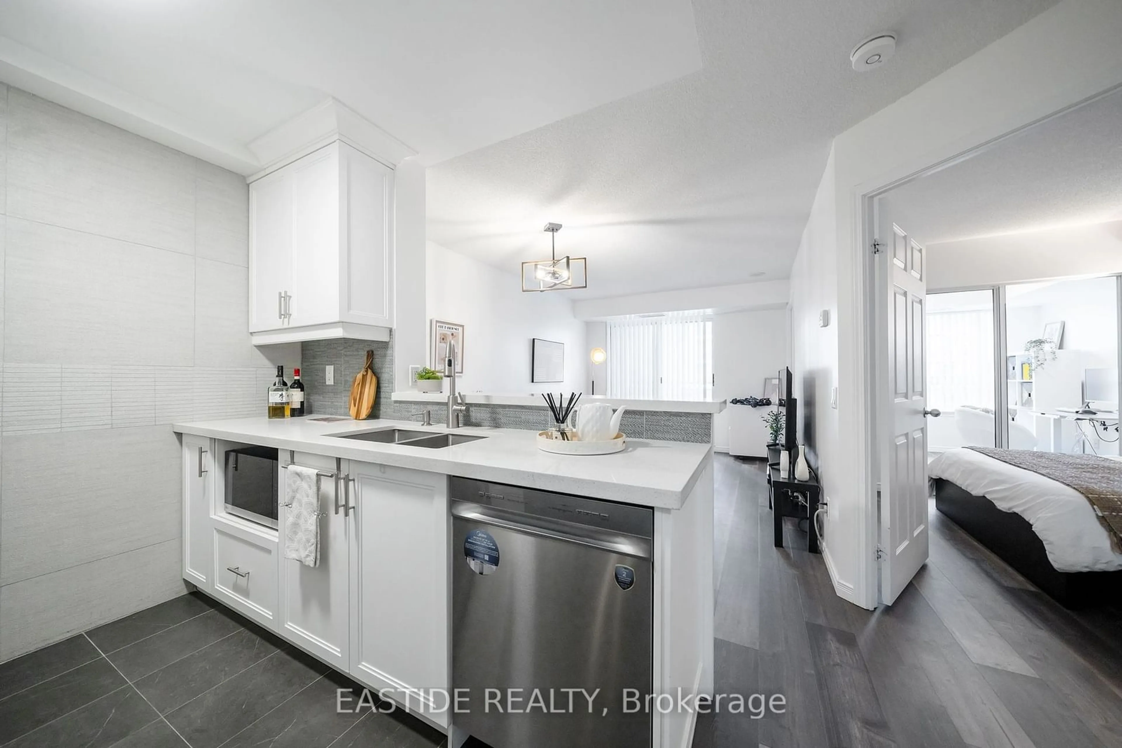 Open concept kitchen, ceramic/tile floor for 155 Beecroft Rd #2912, Toronto Ontario M2N 7C6