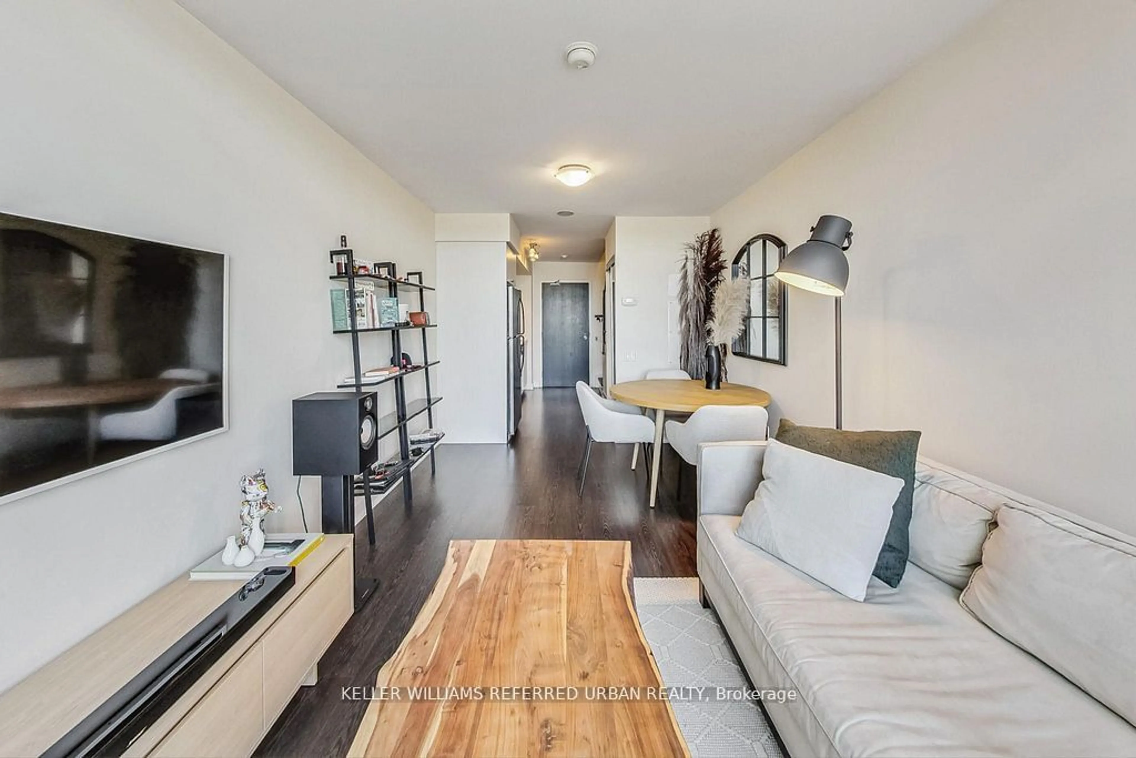 Living room with furniture, wood/laminate floor for 775 King St #426, Toronto Ontario M5V 2K3