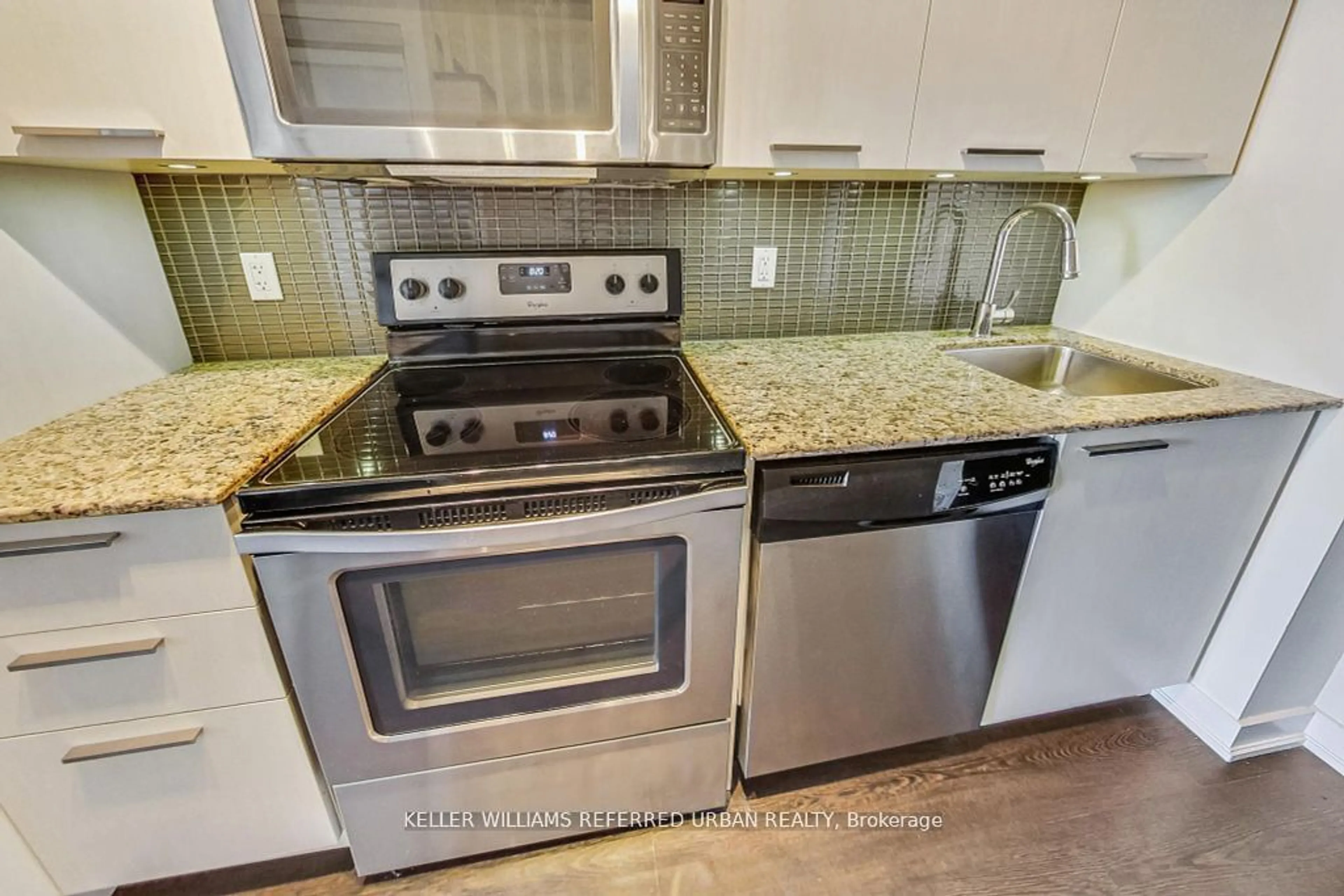 Standard kitchen, ceramic/tile floor for 775 King St #426, Toronto Ontario M5V 2K3