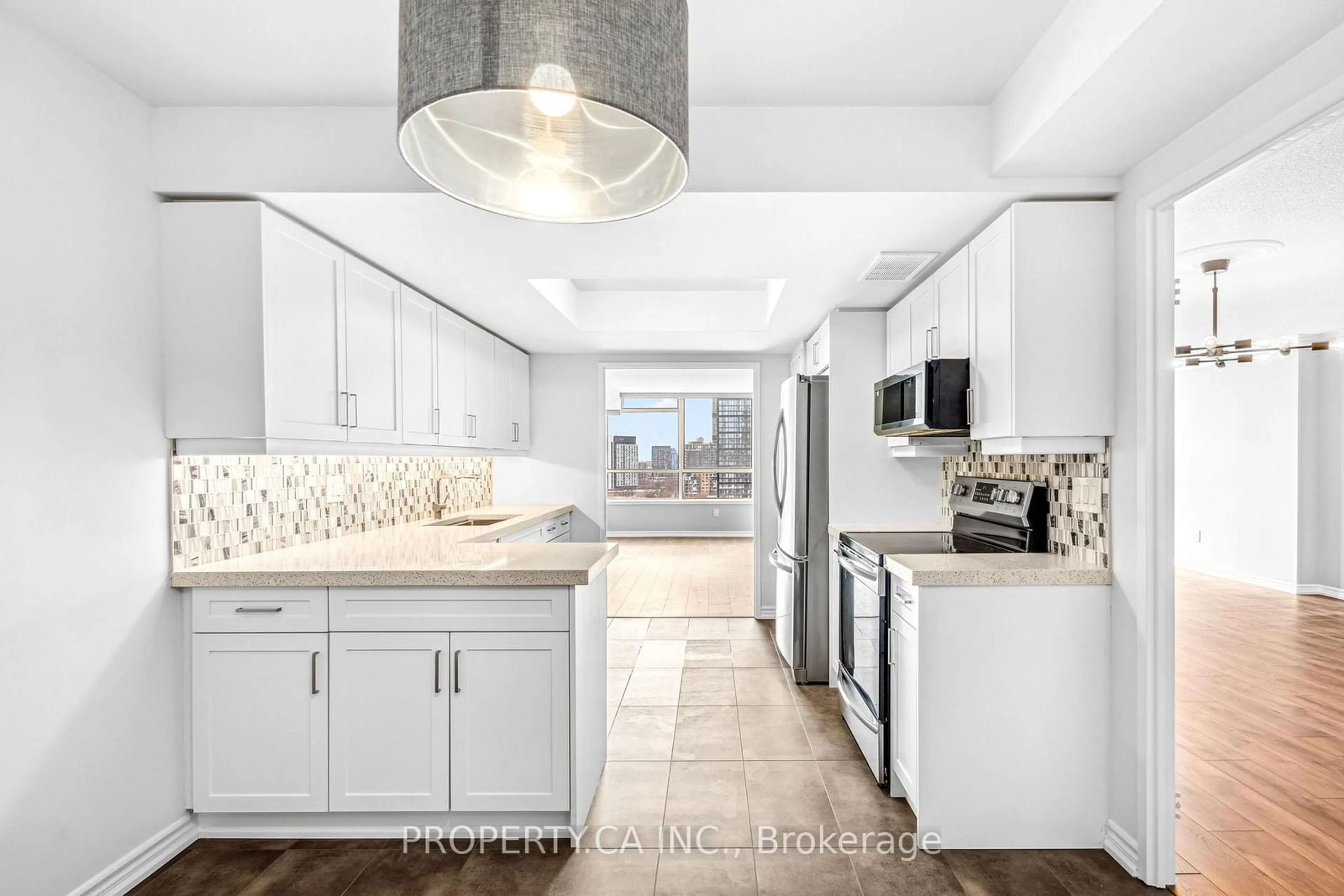 Open concept kitchen, ceramic/tile floor for 130 Carlton St #1106, Toronto Ontario M5A 4K3