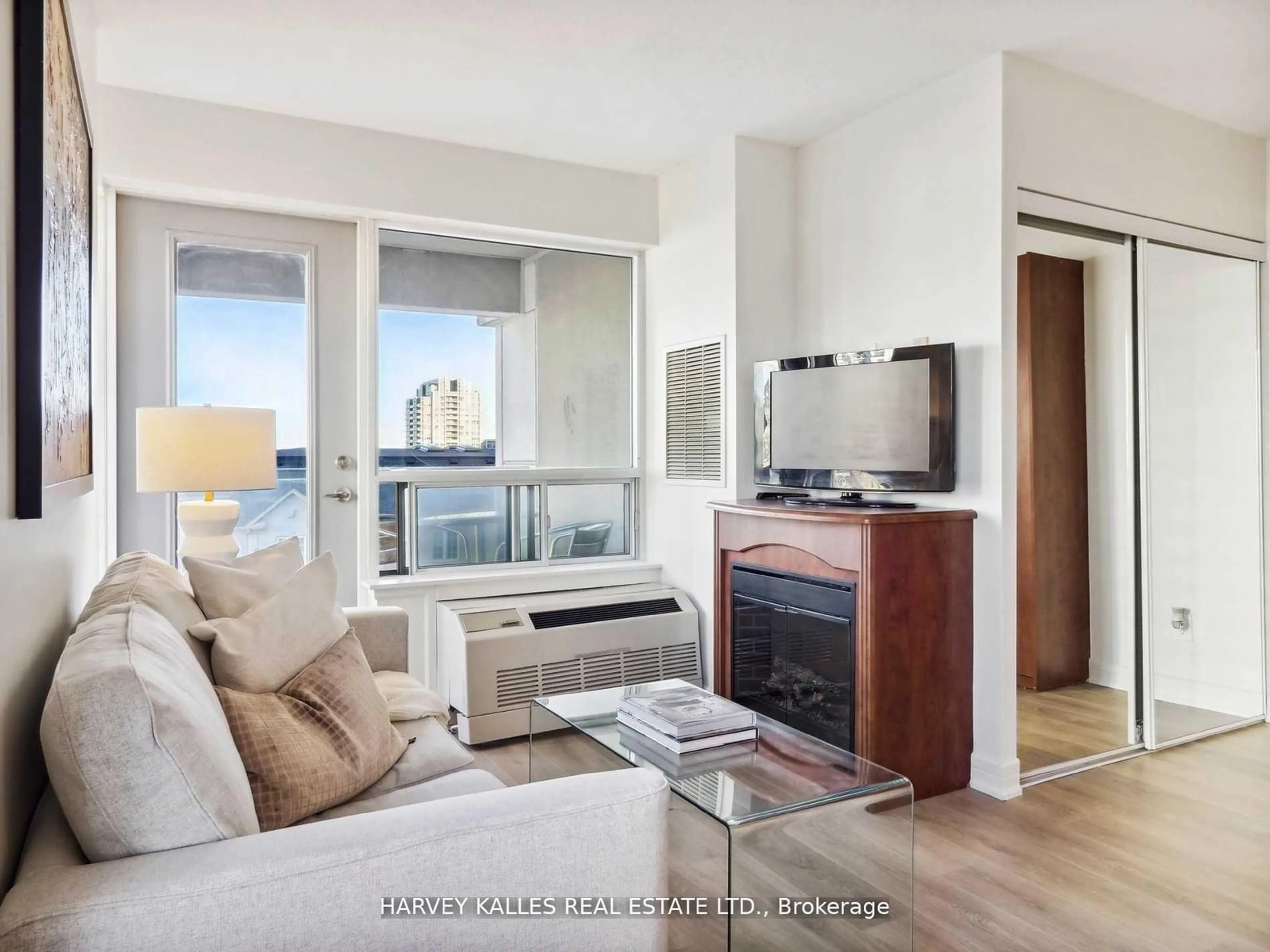 Living room with furniture, wood/laminate floor for 19 Avondale Ave #409, Toronto Ontario M2N 0A6