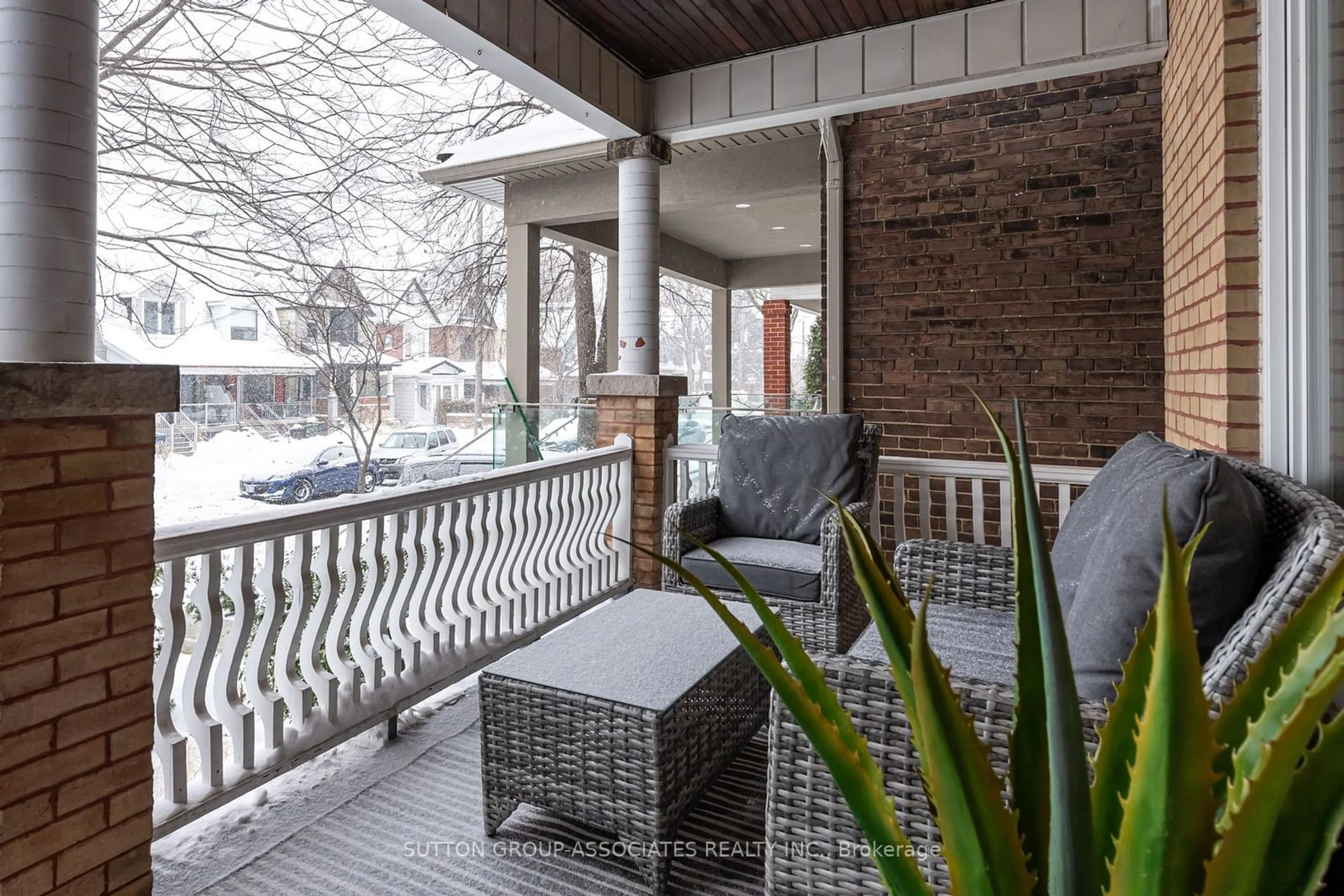 Patio, street for 420 Clinton St, Toronto Ontario M6G 2Z2