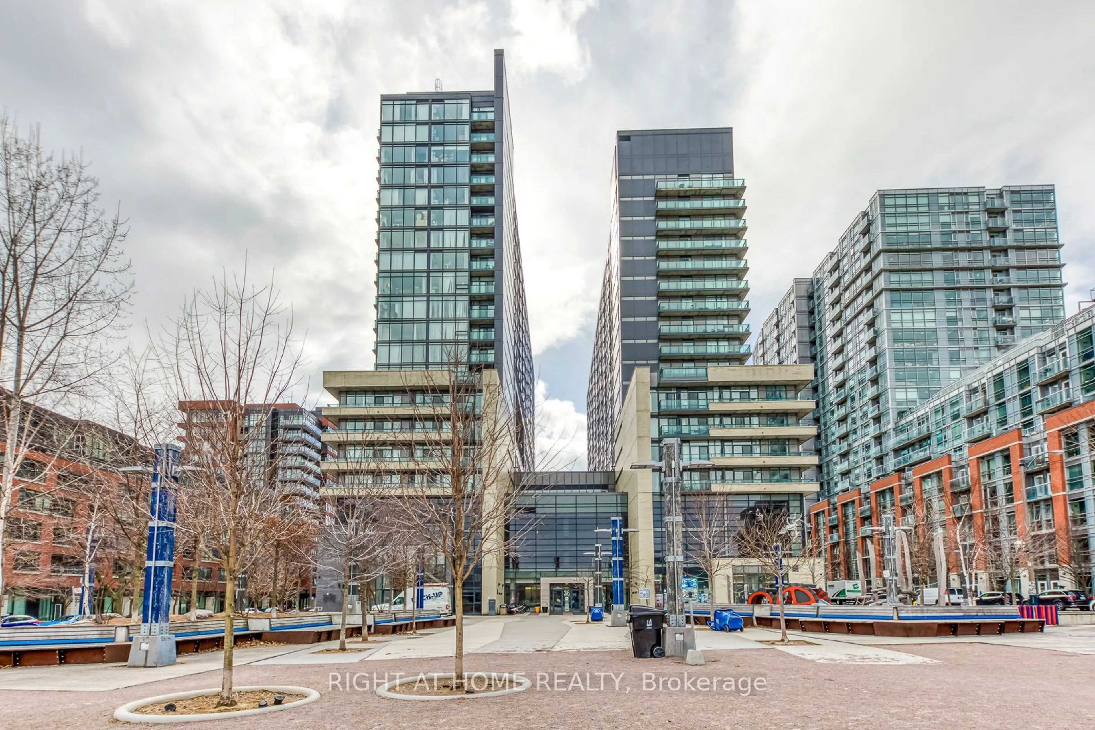 Unknown for 36 Lisgar St #1515, Toronto Ontario M6J 3G2