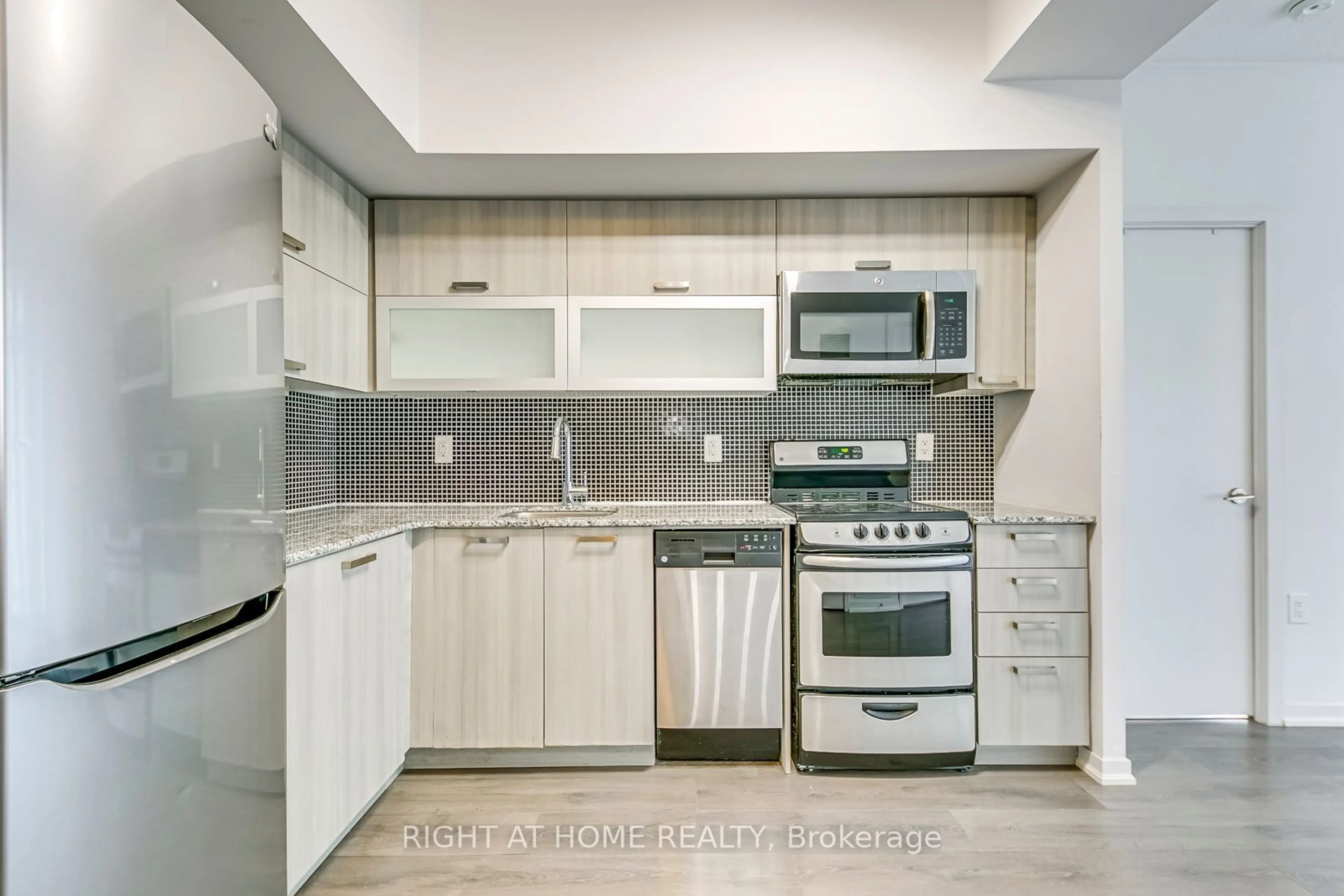 Standard kitchen, ceramic/tile floor for 36 Lisgar St #1515, Toronto Ontario M6J 3G2