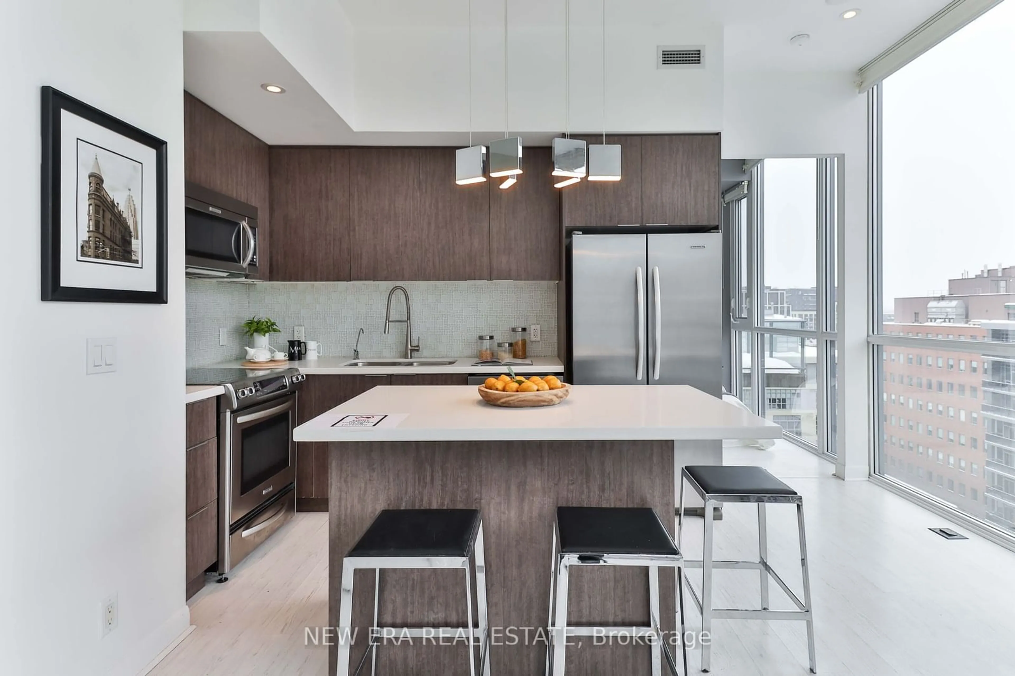 Contemporary kitchen, ceramic/tile floor for 478 King St #PH01, Toronto Ontario M5V 0A8