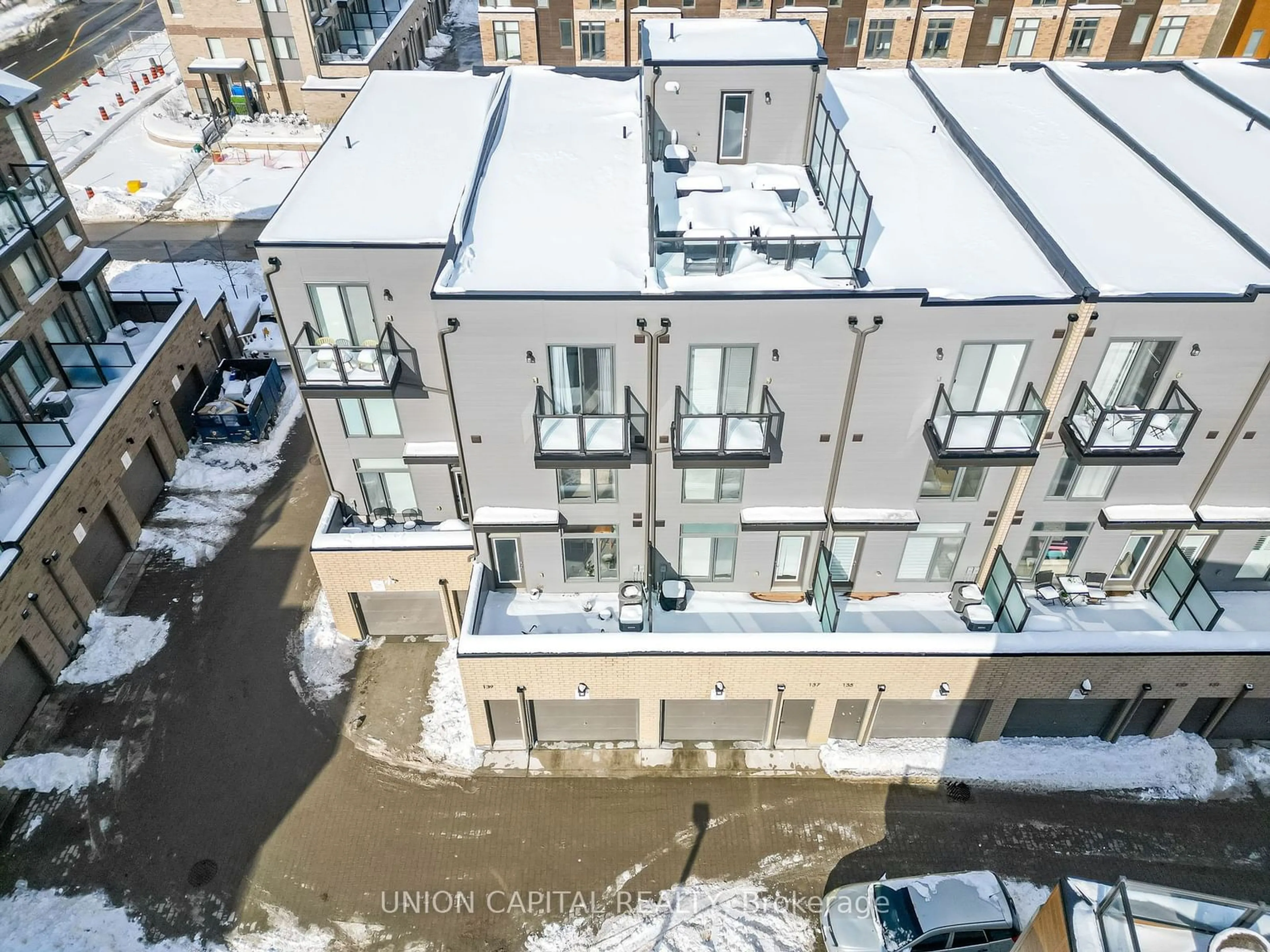 A pic from outside/outdoor area/front of a property/back of a property/a pic from drone, city buildings view from balcony for 139 Green Gardens Blvd, Toronto Ontario M6A 0E3