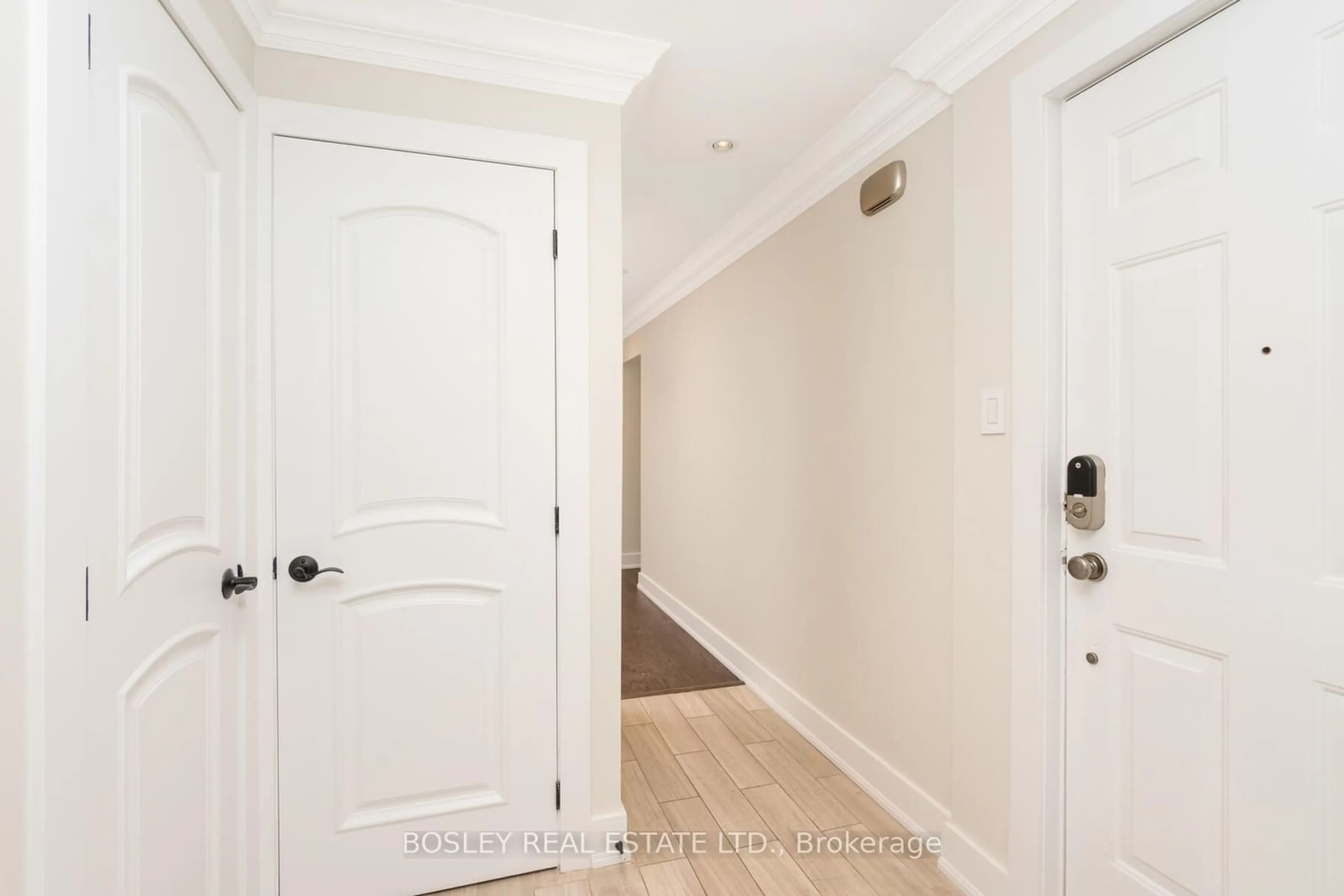 Indoor entryway for 46A Crawford St, Toronto Ontario M6J 3T6